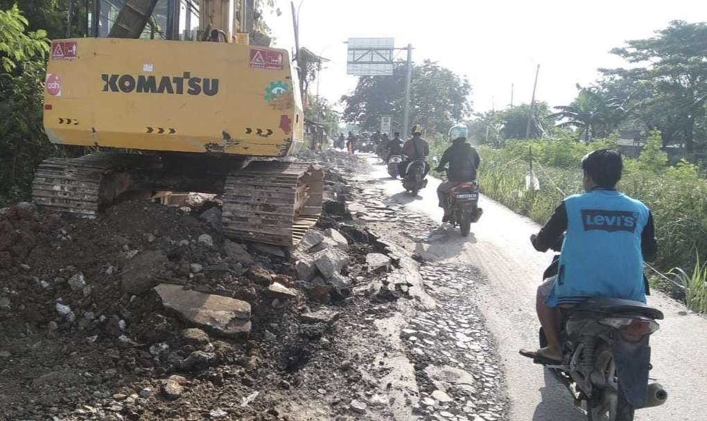 Perbaikan jalan di Exit Tol Gabus/RubrikBekasi